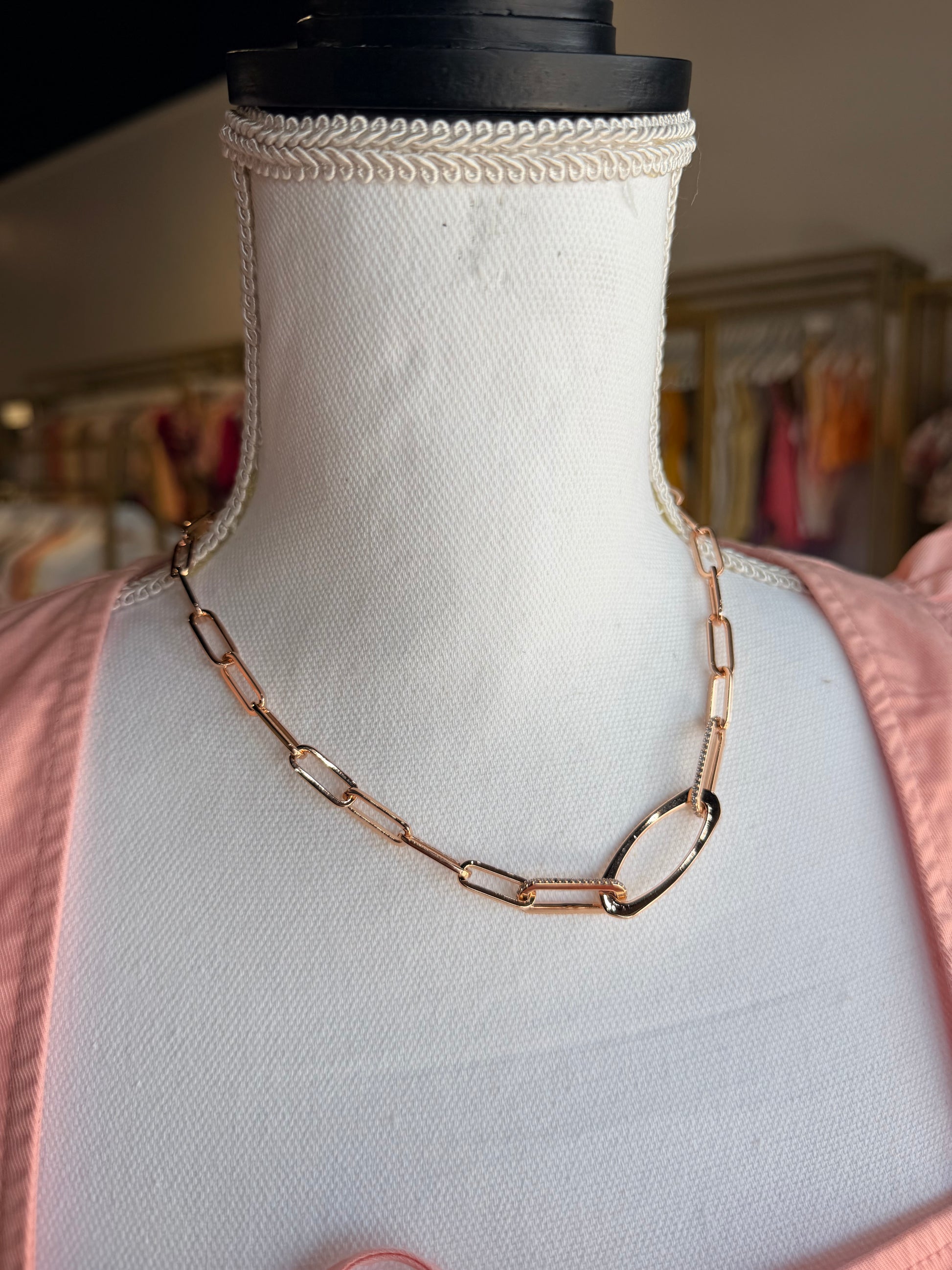 Rose gold Kendra Scott chain necklace