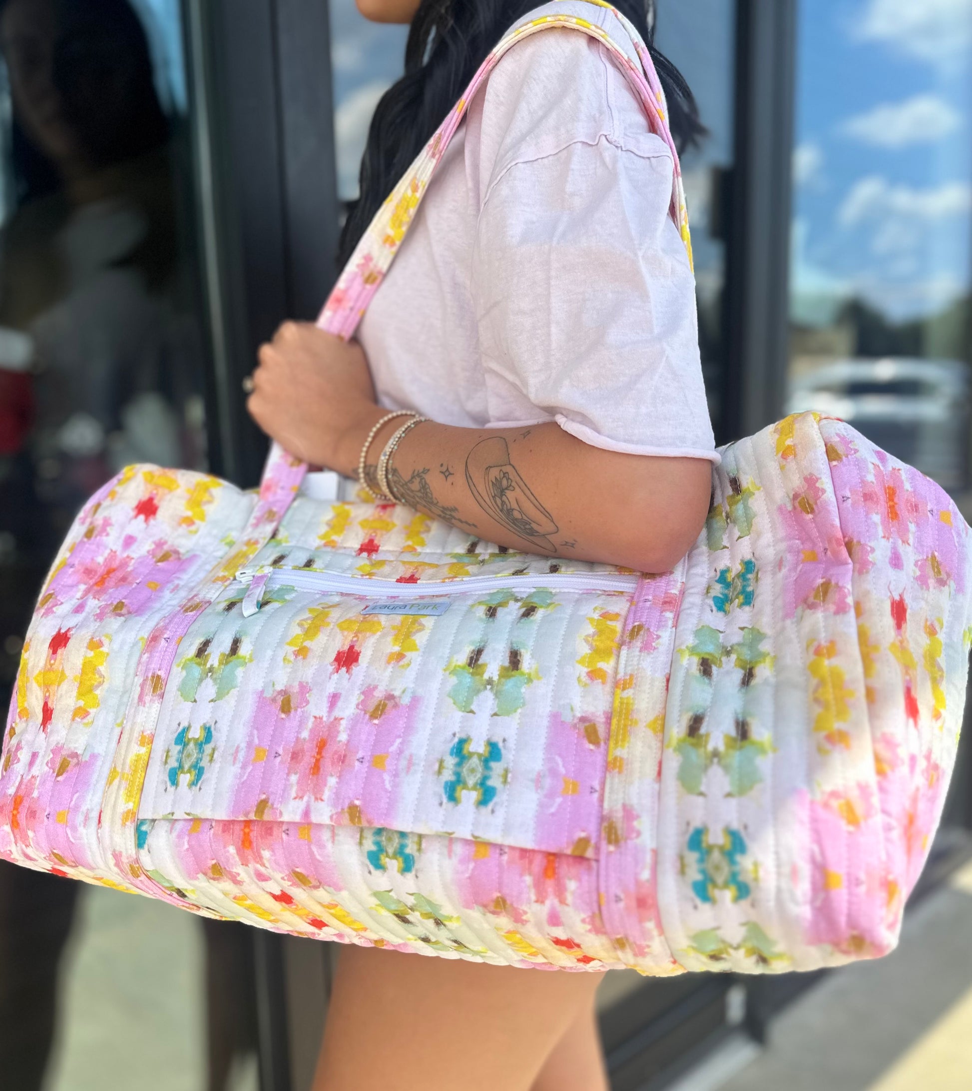 BOUTIQUE AURA PARK GIVERNY WEEKENDER DUFFLE ON MODEL
