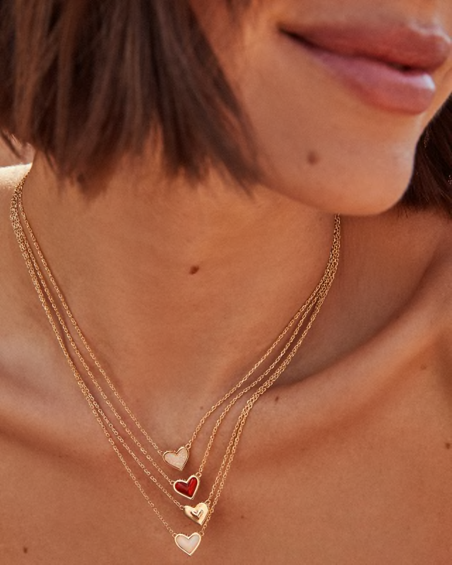 KENDRA SCOTT Framed Ari Heart Short Pendant Necklace