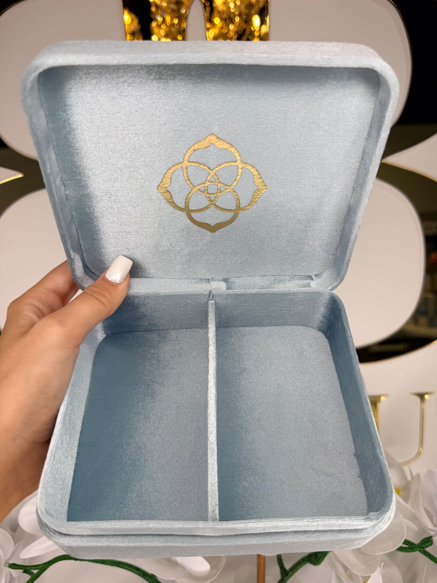 blue kendra scott velvet box open