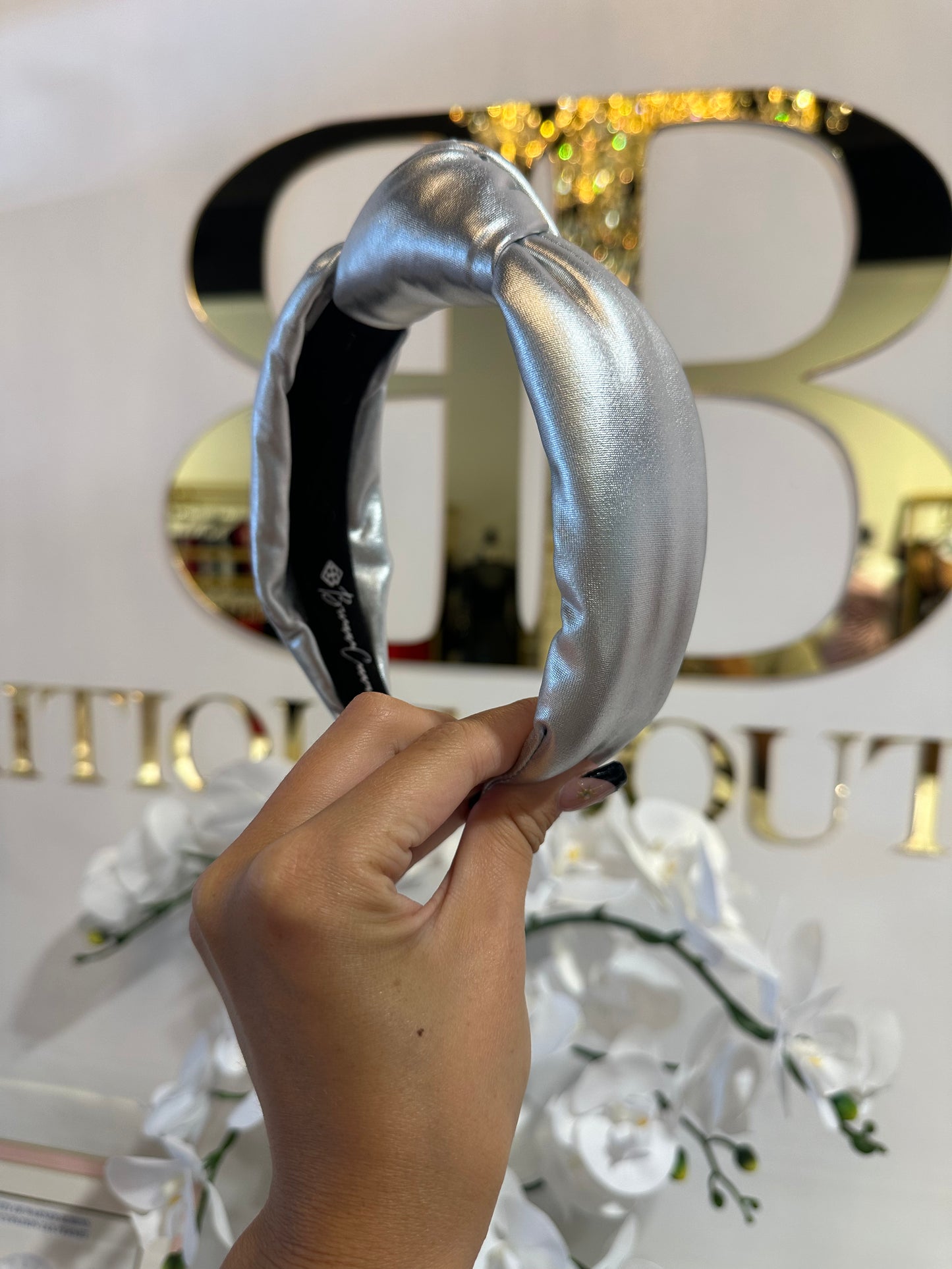 BOUTIQUE BRIANNA CANNON HEADBAND SILVER PUFF  IN HAND