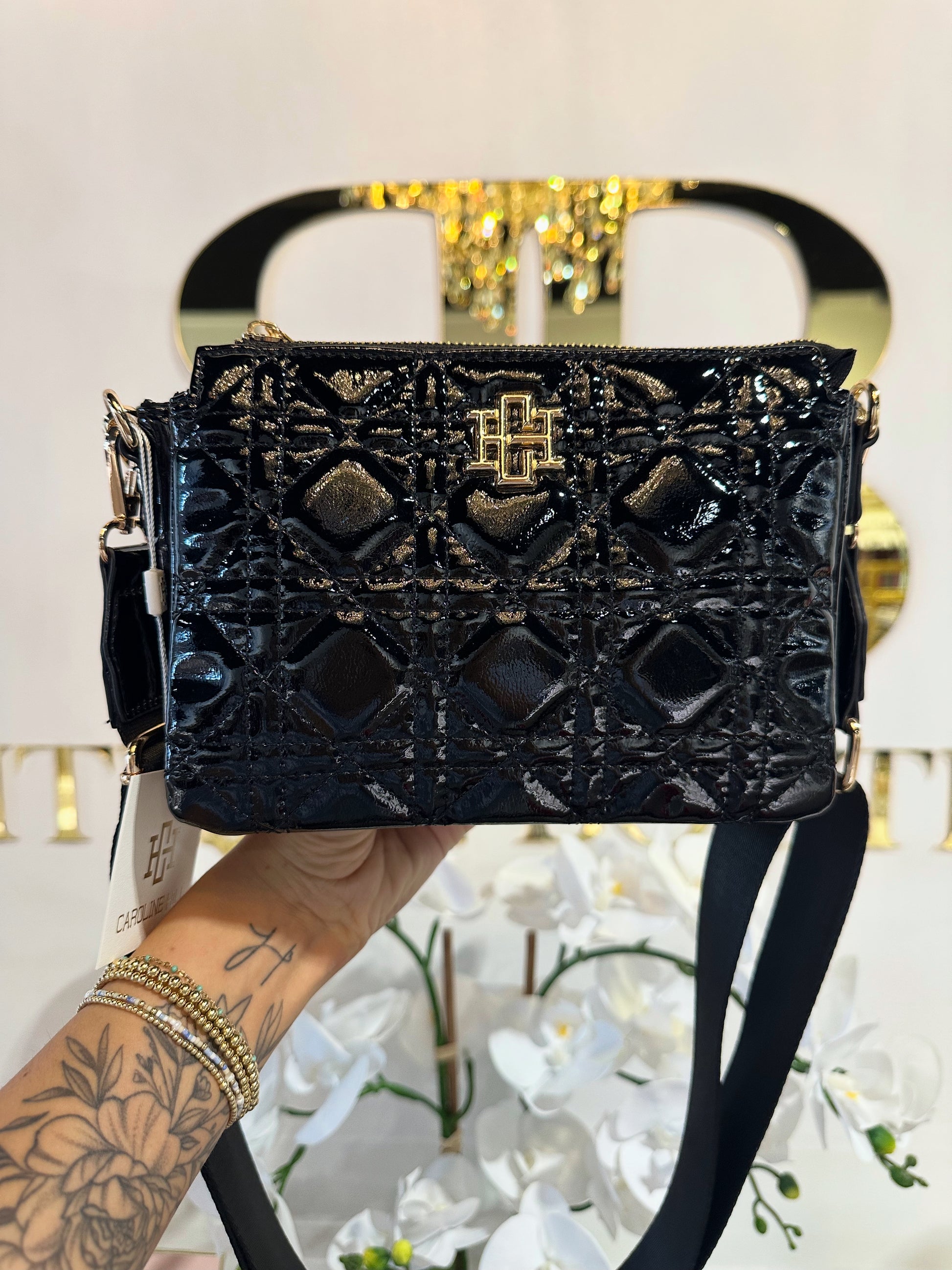 BOUTIQUE CAROLINE HILL JACE QUILTED CROSSBODY BLACK IN HAND