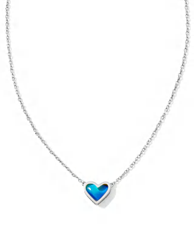 KENDRA SCOTT Framed Ari Heart Short Pendant Necklace
