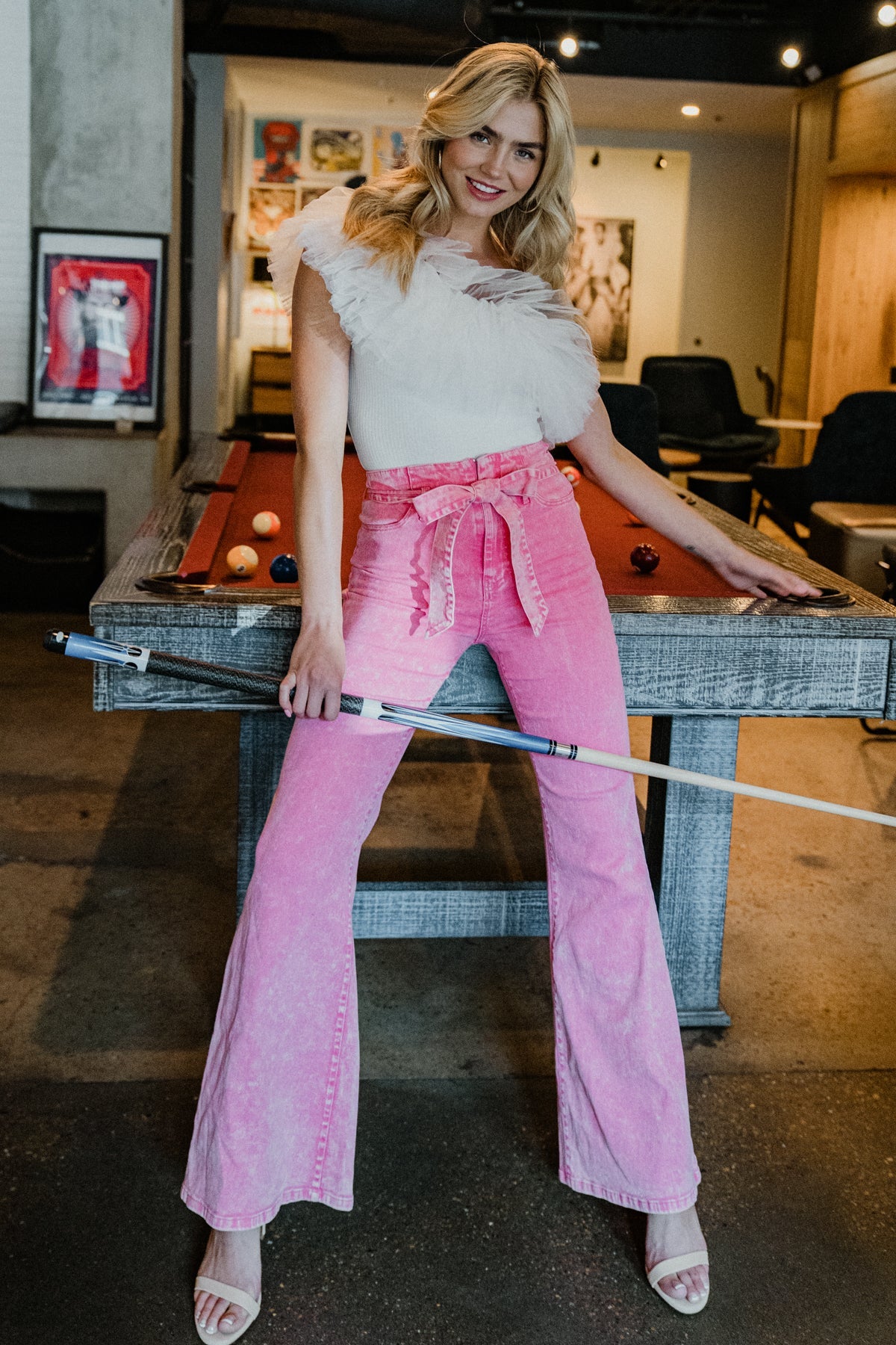 PANTALONES COMFY CUTIE DE DENIM ROSA