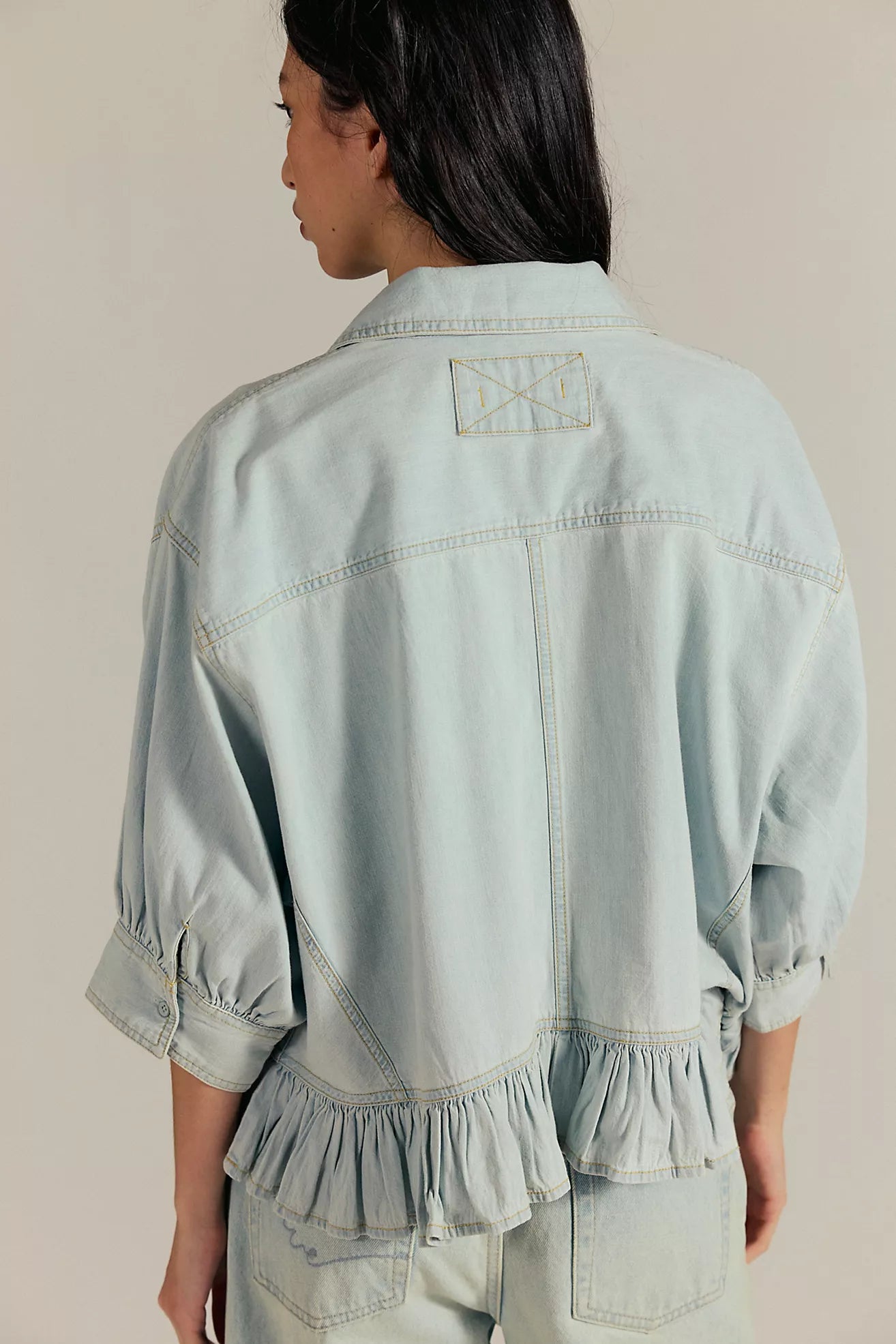 BOUTIQUE FREE PEOPLE BAILEY DENIM SHIRT LIGHT TINT WASH BACK