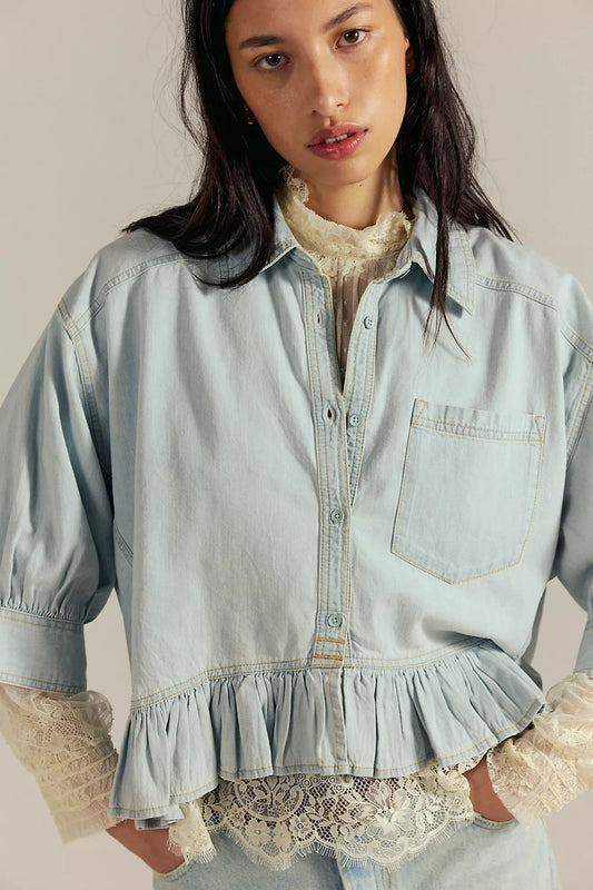 BOUTIQUE FREE PEOPLE BAILEY DENIM SHIRT LIGHT TINT WASH FRONT