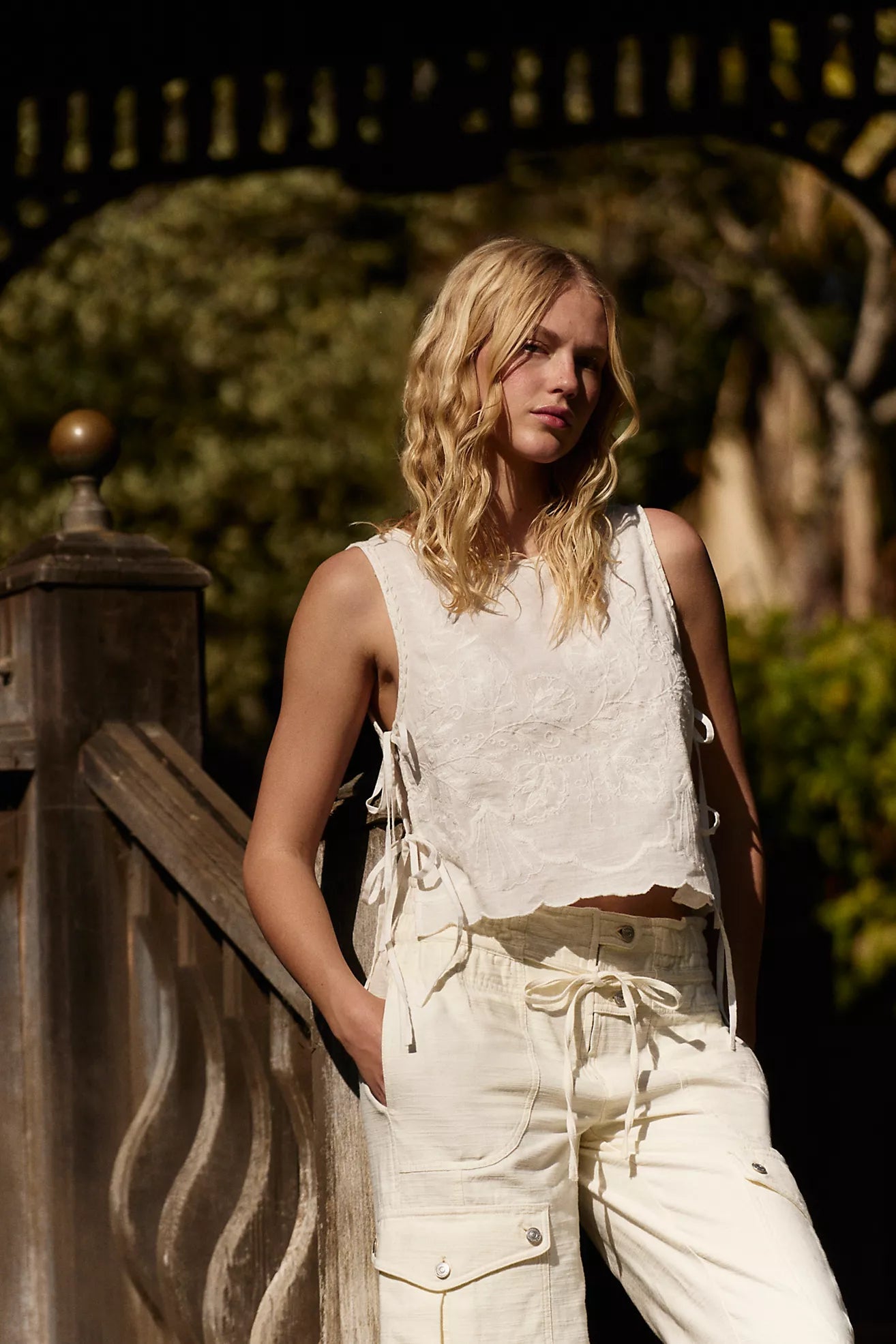 BOUTIQUE FREE PEOPLE FADED GARDENS TANK WHITE FRONT
