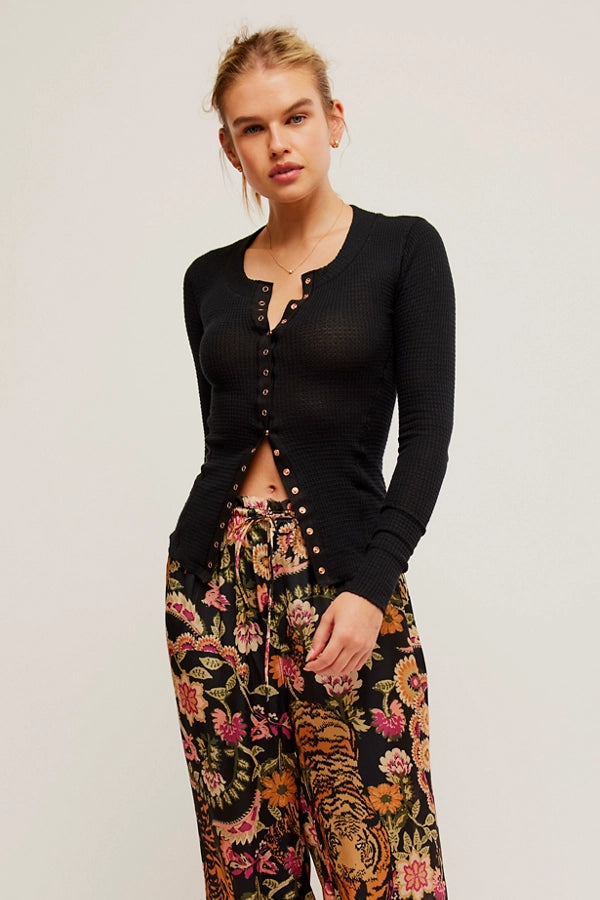 BOUTIQUE FREE PEOPLE INTIMATELY GOING PLACES CARDI BLACK FRONT