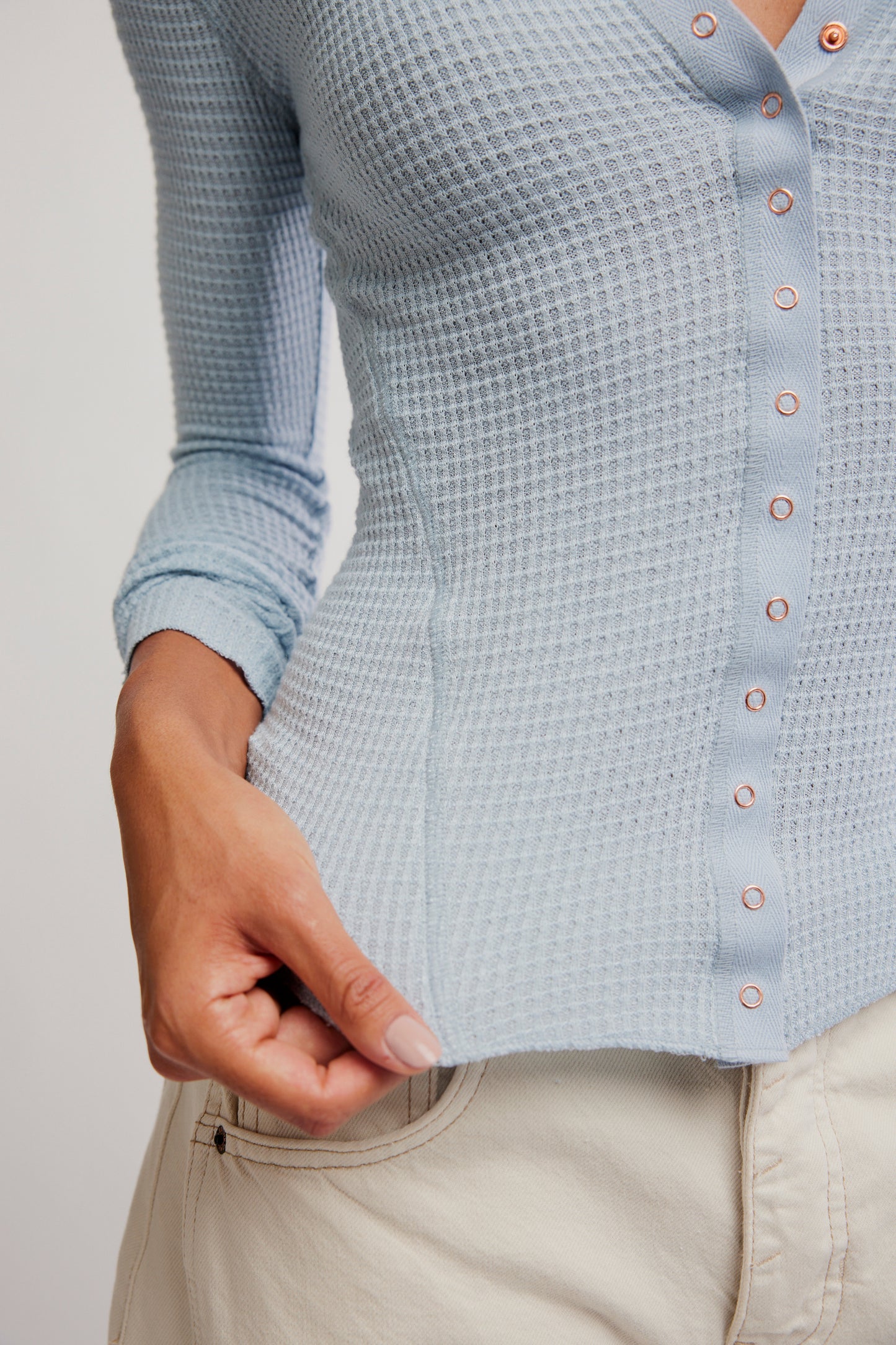 BOUTIQUE FREE PEOPLE INTIMATELY GOING PLACES CARDI PEARL BLUE CLOSE UP