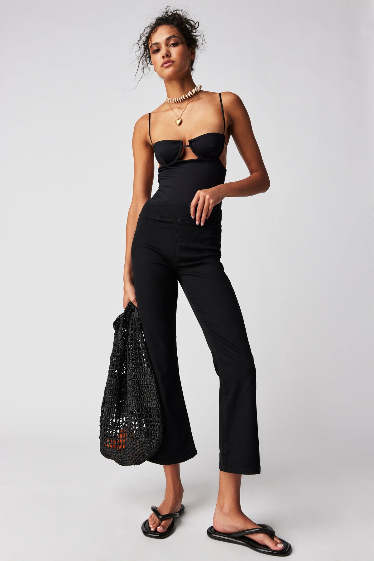 BOUTIQUE FREE PEOPLE IN MY FEELINGS SLIM CROP PANTS SOLID BLACK FRONT
