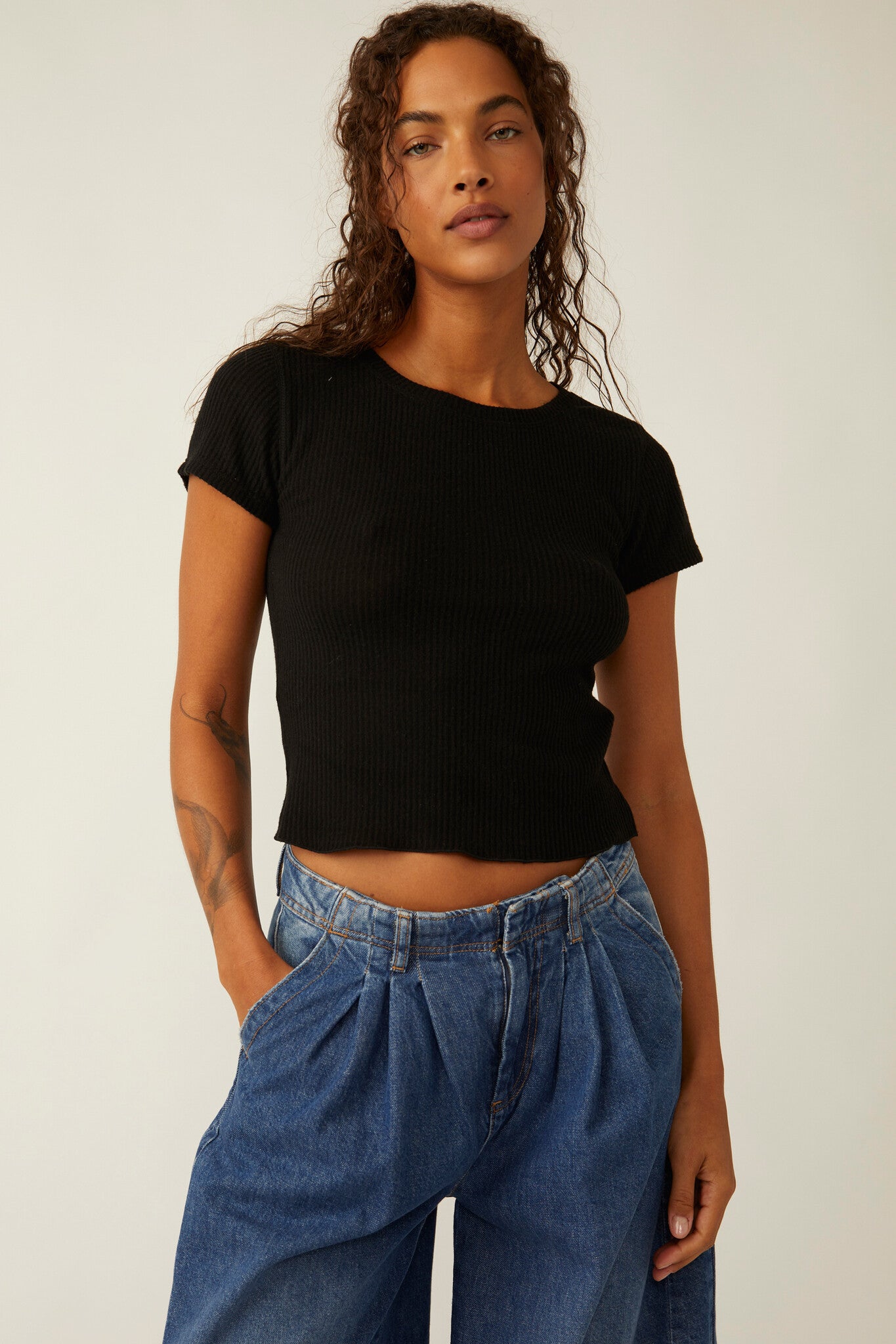 BOUTIQUE FREE PEOPLE LUX LIFE BABY TEE BLACK FRONT