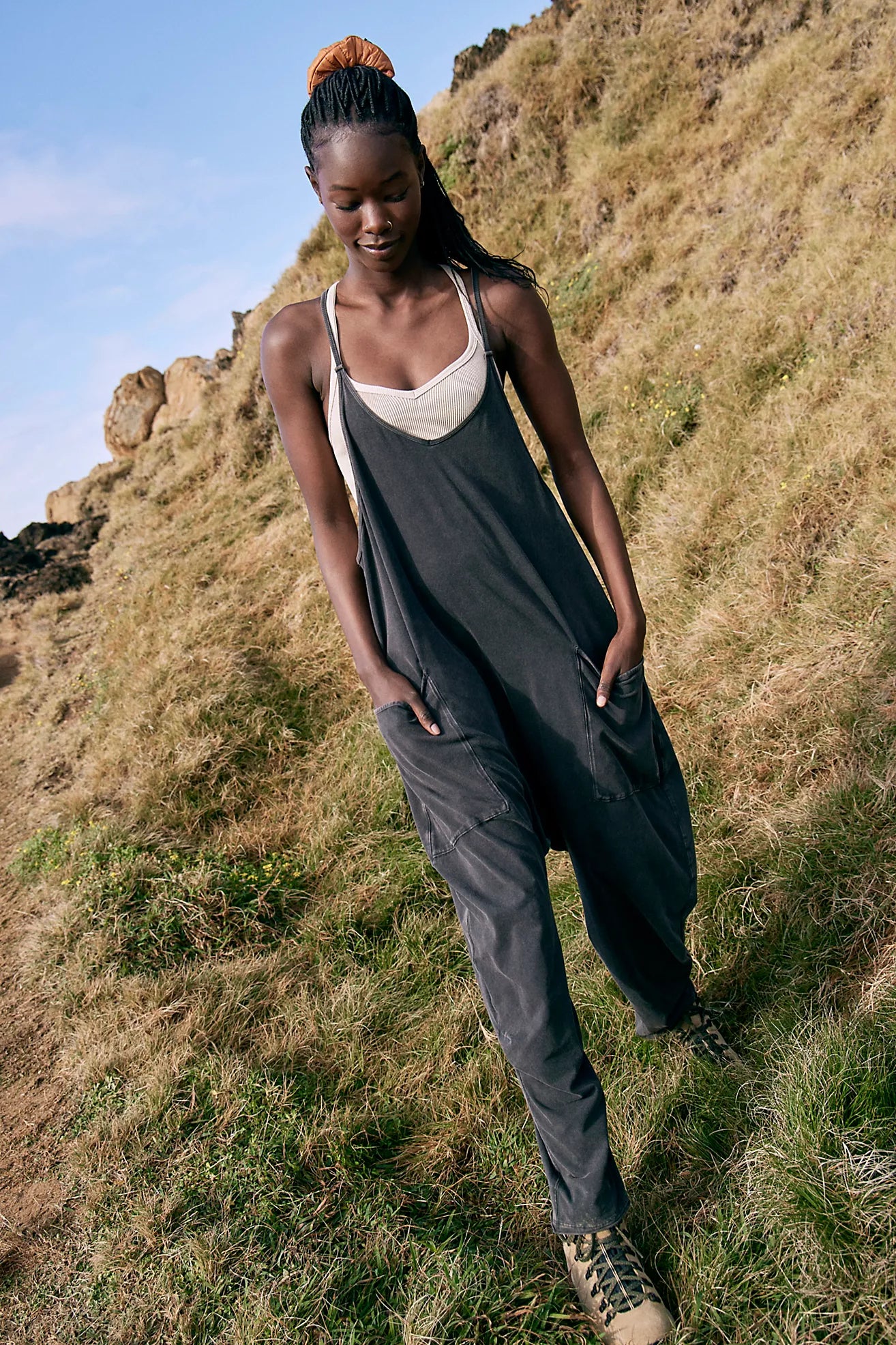 BOUTIQUE FREE PEOPLE MOVEMENT HOT SHOT ONSIE WASHED BLACK FRONT