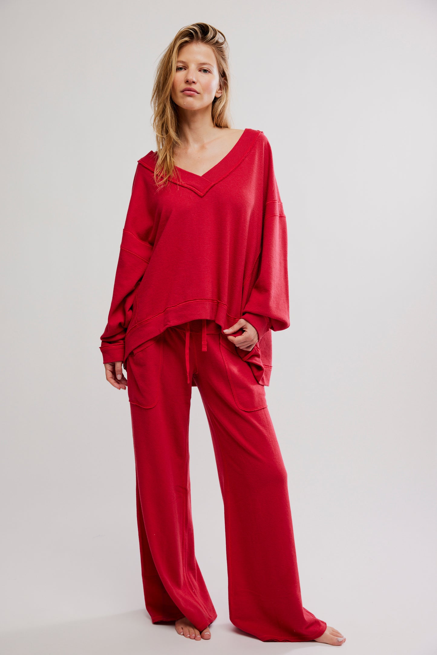 BOUTIQUE FREE PEOPLE STAYCATION TOP FULL FRONT VIEW RED V NECK 