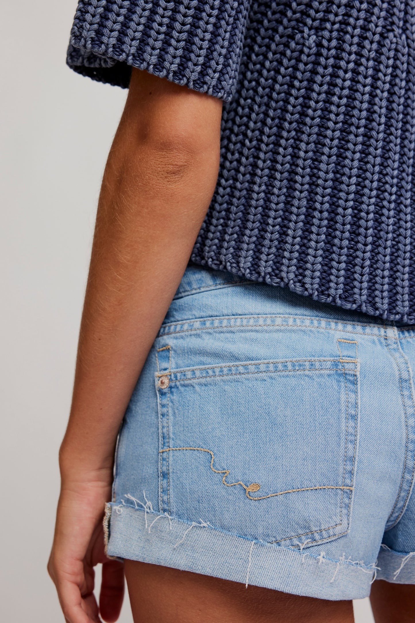 BOUTIQUE FREE PEOPLE WE THE FREE CALI CUFFED SHORTIE MOJAVE BACK POCKET