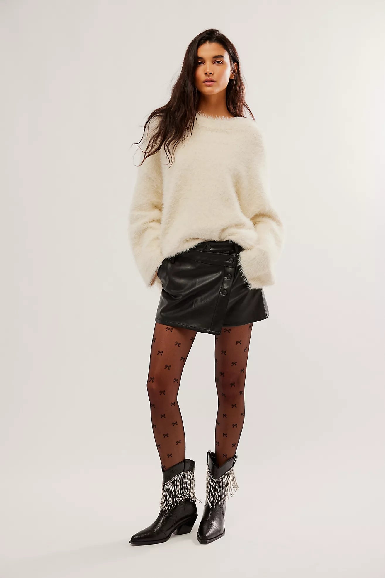 BOUTIQUE FREE PEOPLE WE THE FREE WYNNE VEGAN SKIRT BLACK FRONT 2