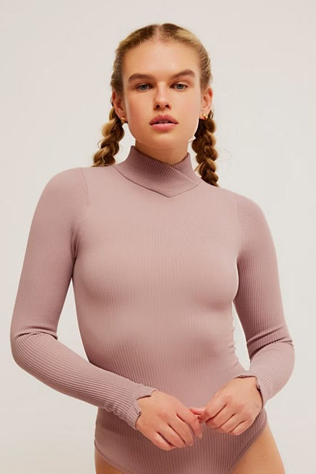 BOUTIQUE FREE PEOPLE XYZ RECYCLED TURTLENECK BODYSUIT MOCHA MAUVE FRONT