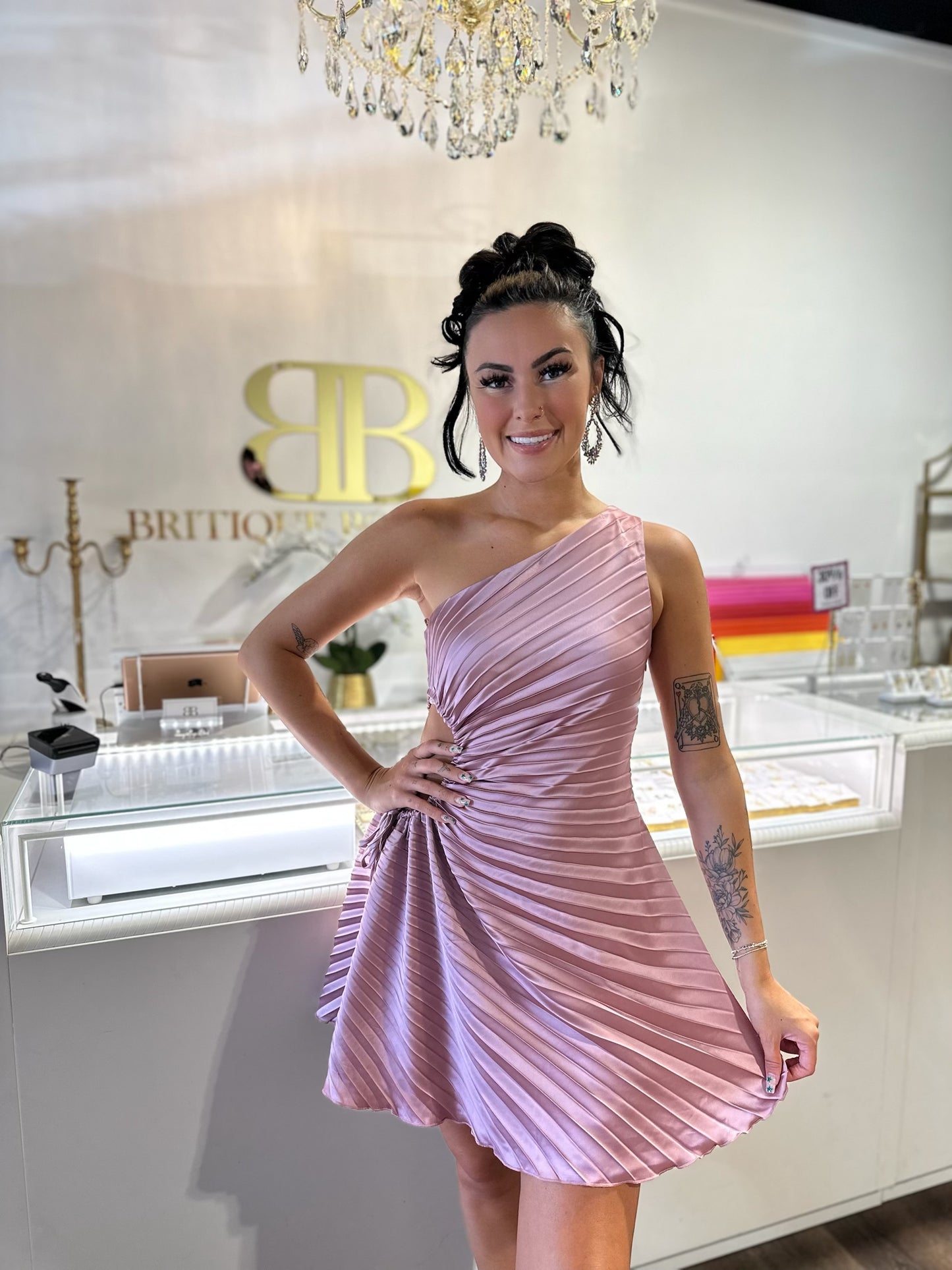 BOUTIQUE GOING PLACES MINI DRESS MAUVE FRONT ON MODEL