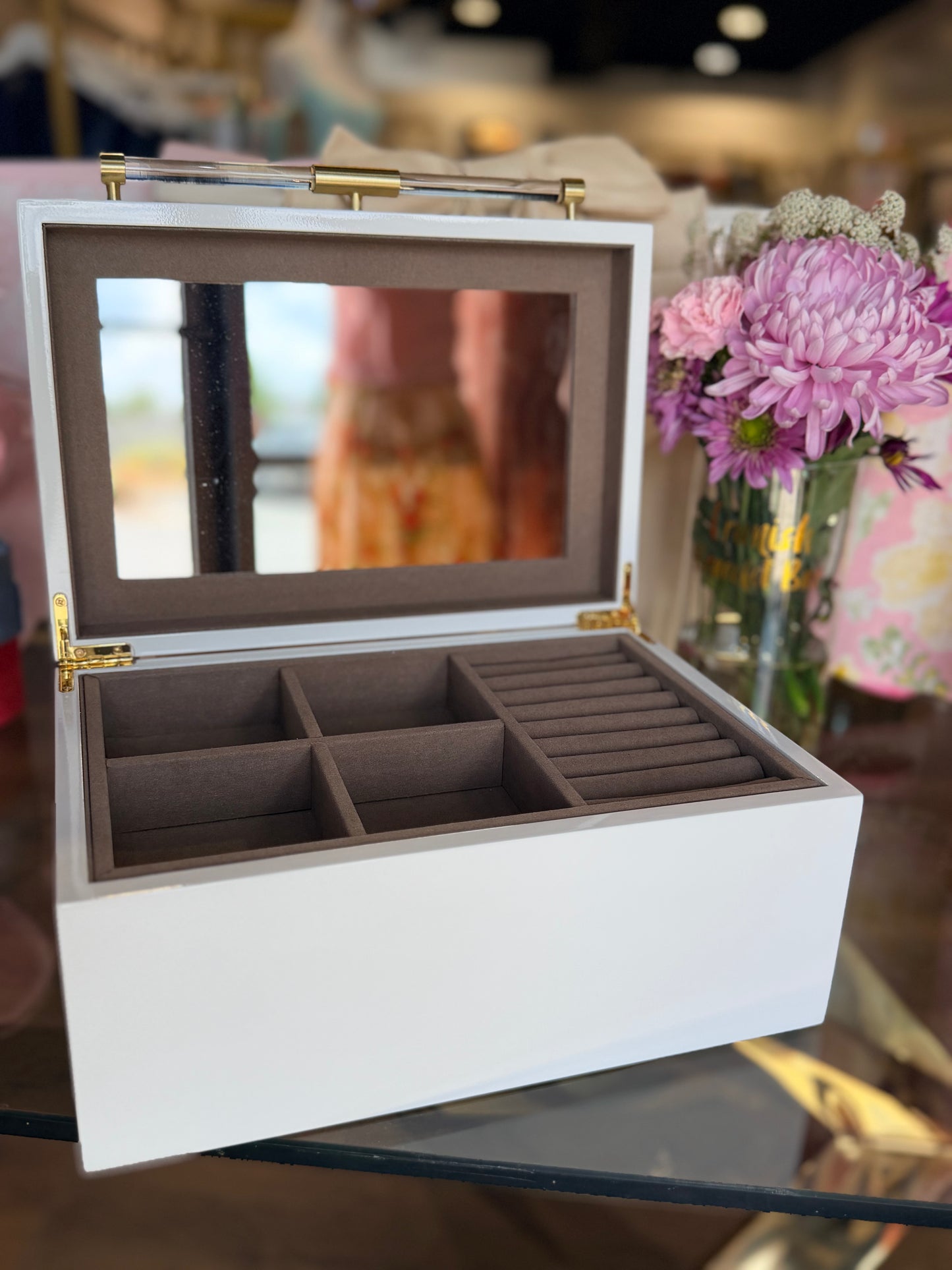White kinder scott jewelry box