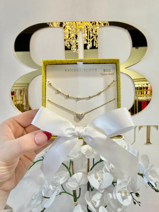 BOUTIQUE KENDRA SCOTT ARI & HAVEN GOLD HEART NECKLACE GIFT SET WHITE CRYSTAL IN HAND