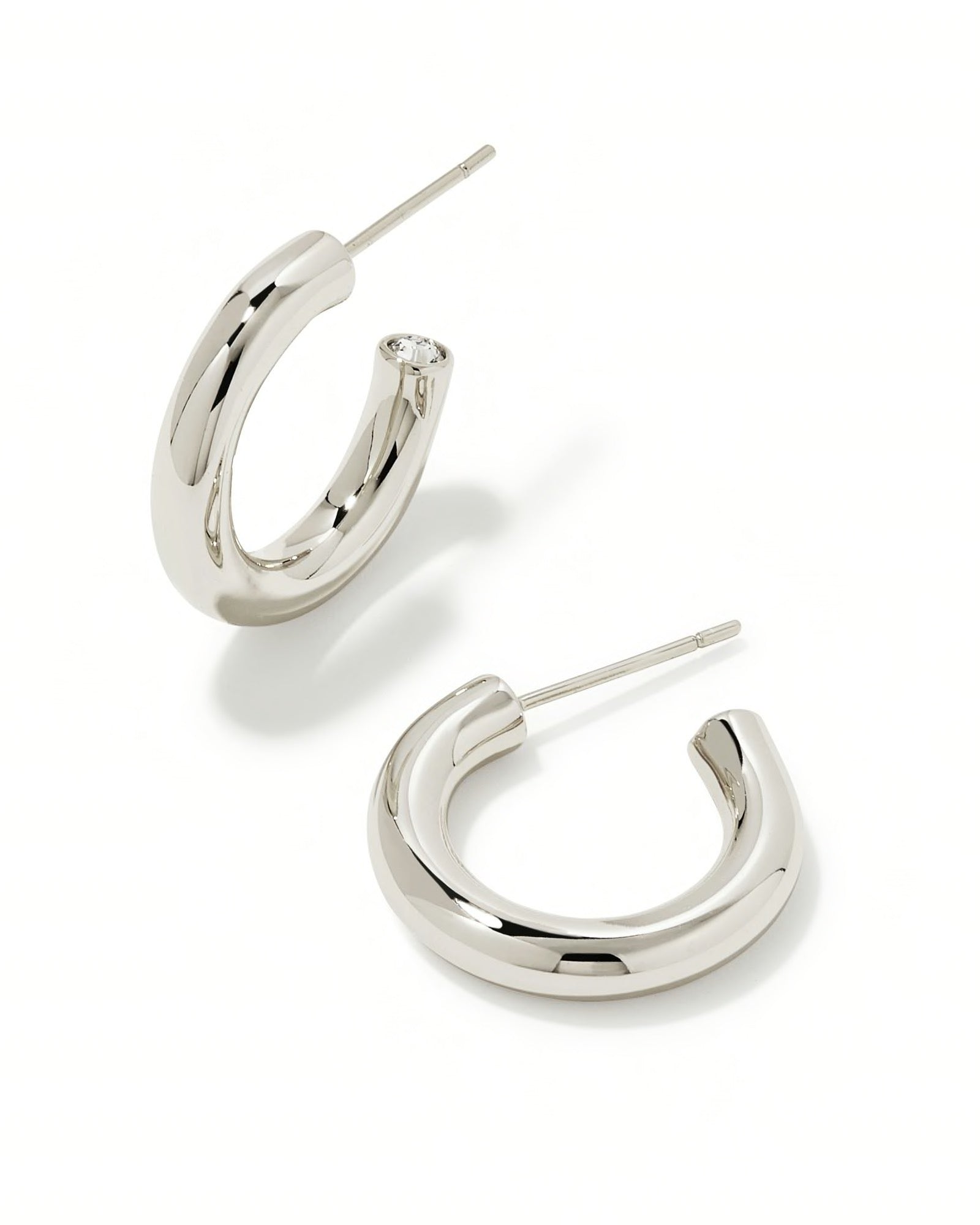 BOUTIQUE KENDRA SCOTT COLETTE SILVER HUGGIE EARRINGS 