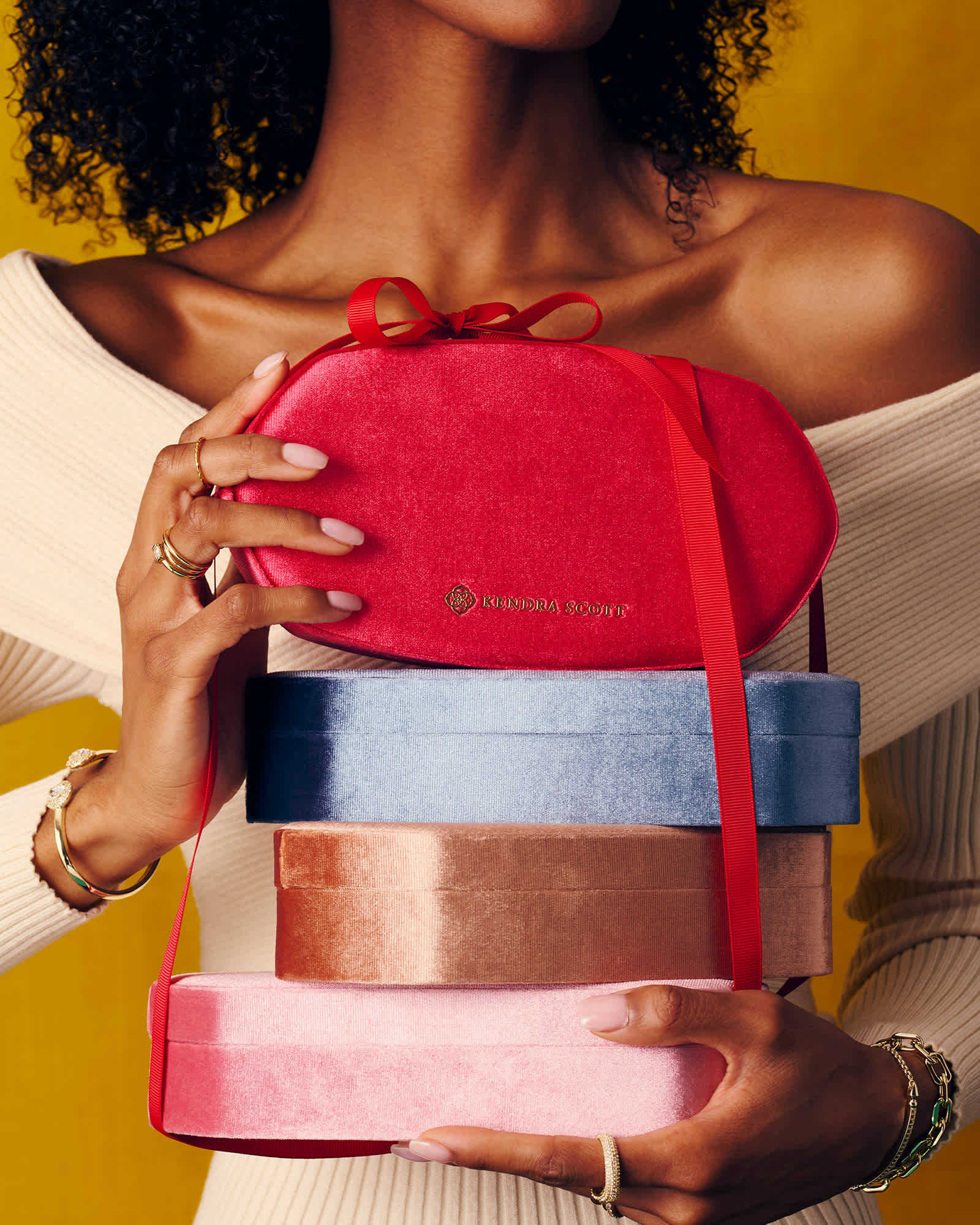 BOUTIQUE KENDRA SCOTT DANIELLE MEDIUM CASE STACK