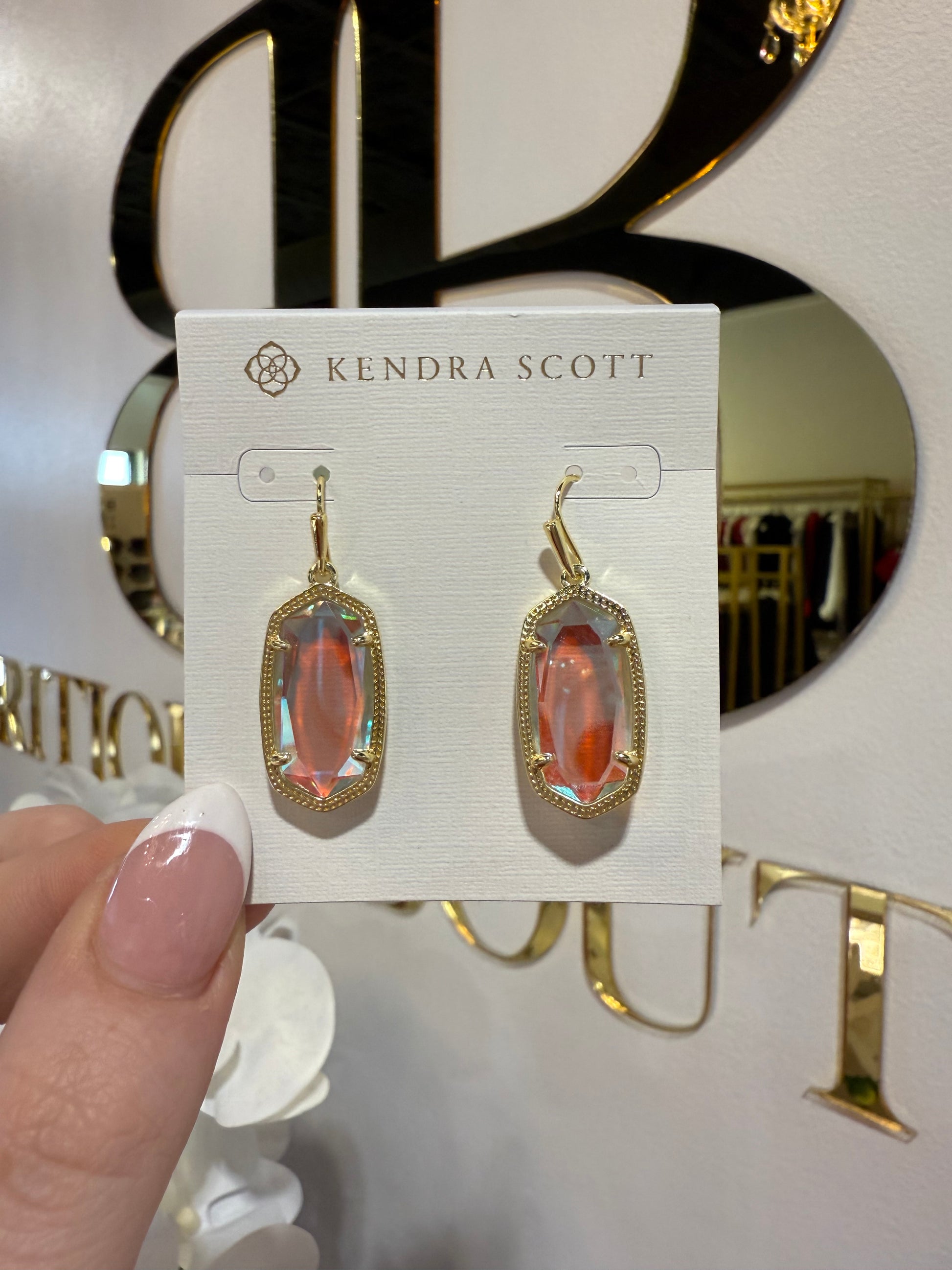 BOUTIQUE KENDRA SCOTT DANI DROP EARRING GOLD DICHROIC GLASS IN HAND 
