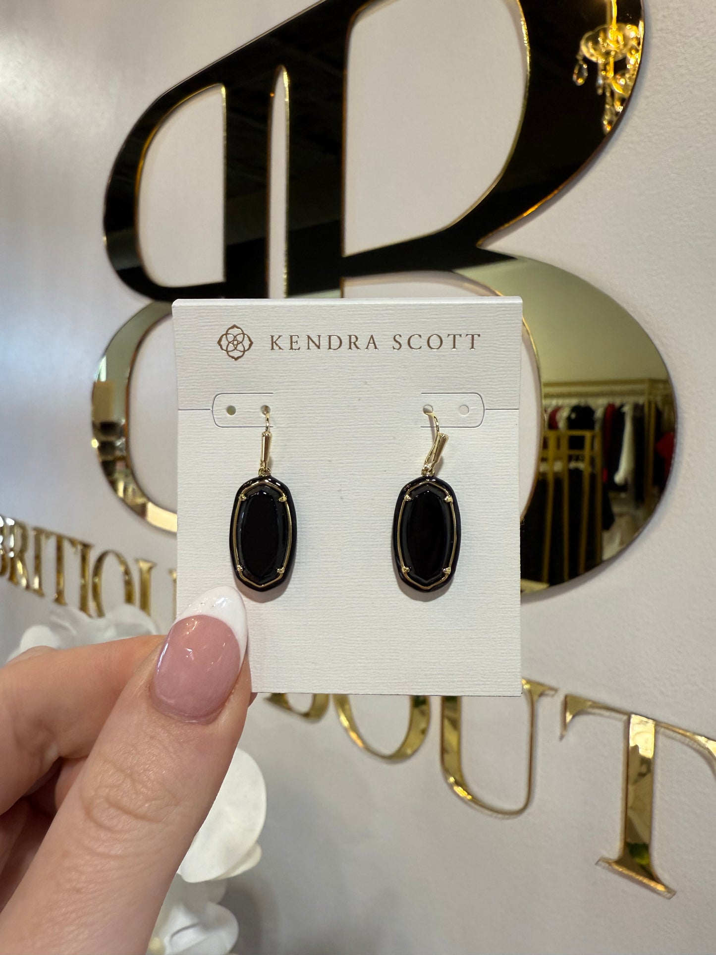 BOUTIQUE KENDRA SCOTT DANI GOLD ENAMEL FRAMED DROP EARRINGS BLACK AGATE IN HAND