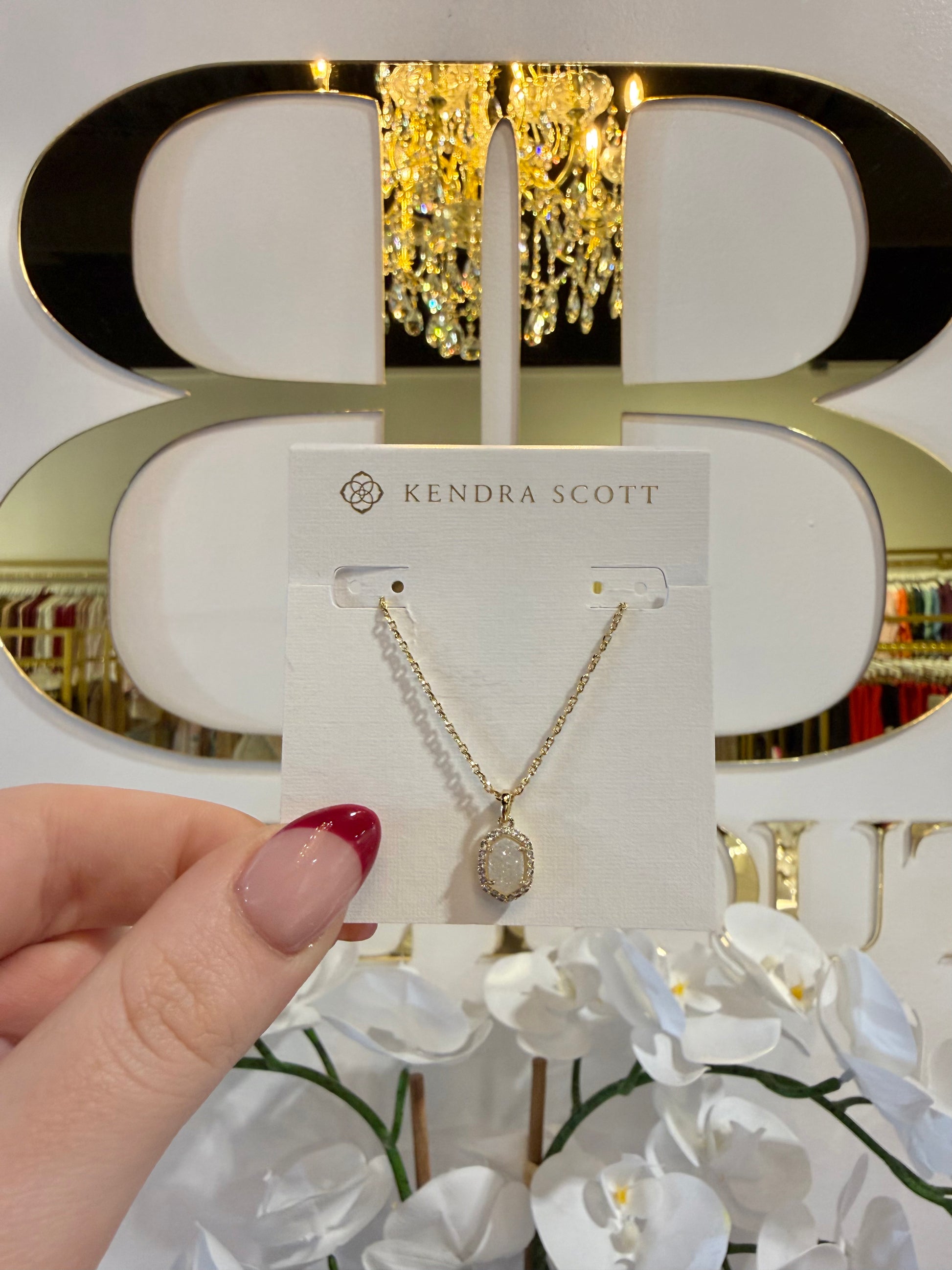 BOUTIQUE KENDRA SCOTT DAPHNE GOLD CRYSTAL FRAME SHORT PENDANT NECKLACE IN IRIDESCENT DRUSY IN HAND