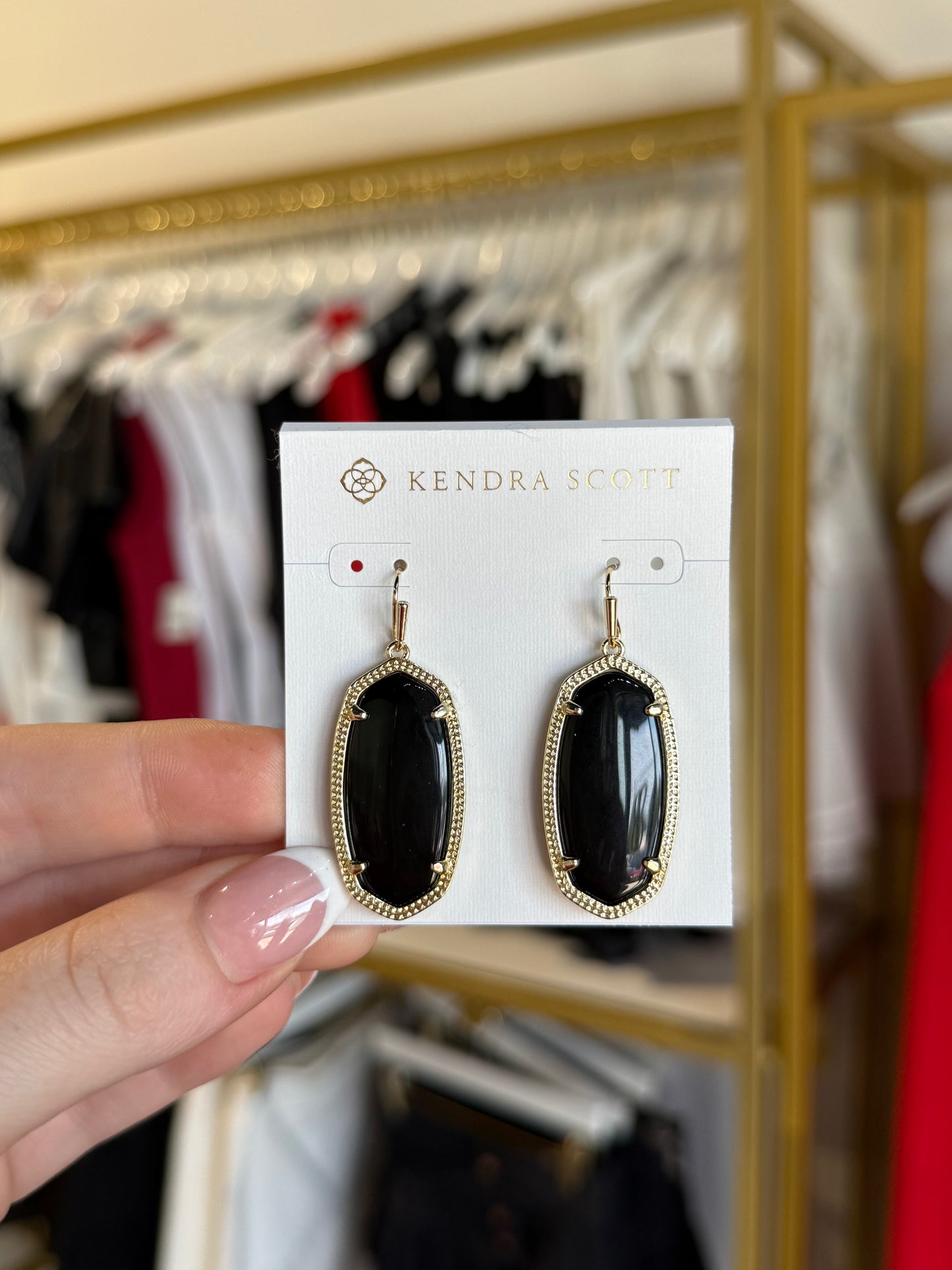BOUTIQUE KENDRA SCOTT ELLE GOLD DROP EARRINGS BLACK AGATE IN HAND