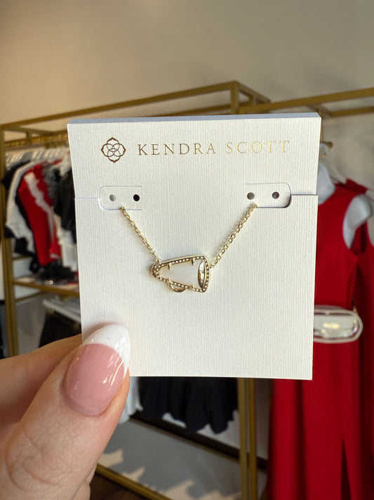 BOUTIQUE  KENDRA SCOTT GOLD CHEER PENDANT NECKLACE IVORY MOTHER OF PEARL IN HAND