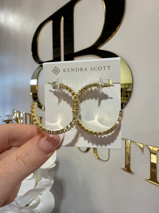 BOUTIQUE KENDRA SCOTT GOLD JULIETTE HOOP EARRING IN WHITE CRYSTAL IN HAND