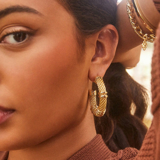 BOUTIQUE KENDRA SCOTT GOLD MAYA CUFF EARRING IN EAR