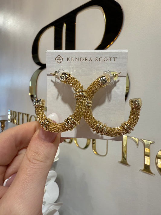 BOUTIQUE KENDRA SCOTT GOLD MAYA CUFF EARRING IN HAND