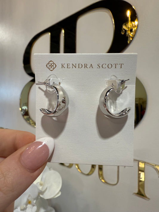 BOUTIQUE  KENDRA SCOTT KRISTA SILVER HOOP IN HAND