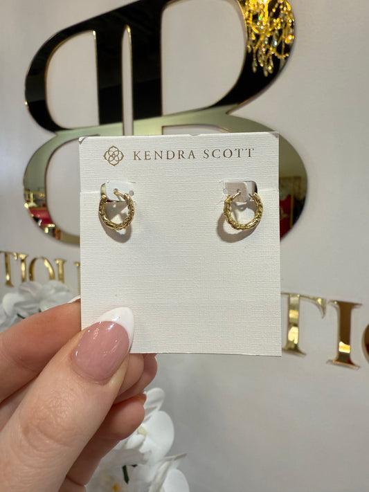 BOUTIQUE KENDRA SCOTT MAGGIE HUGGIE GOLD FILIGREE EARRINGS .5 INCH IN HAND