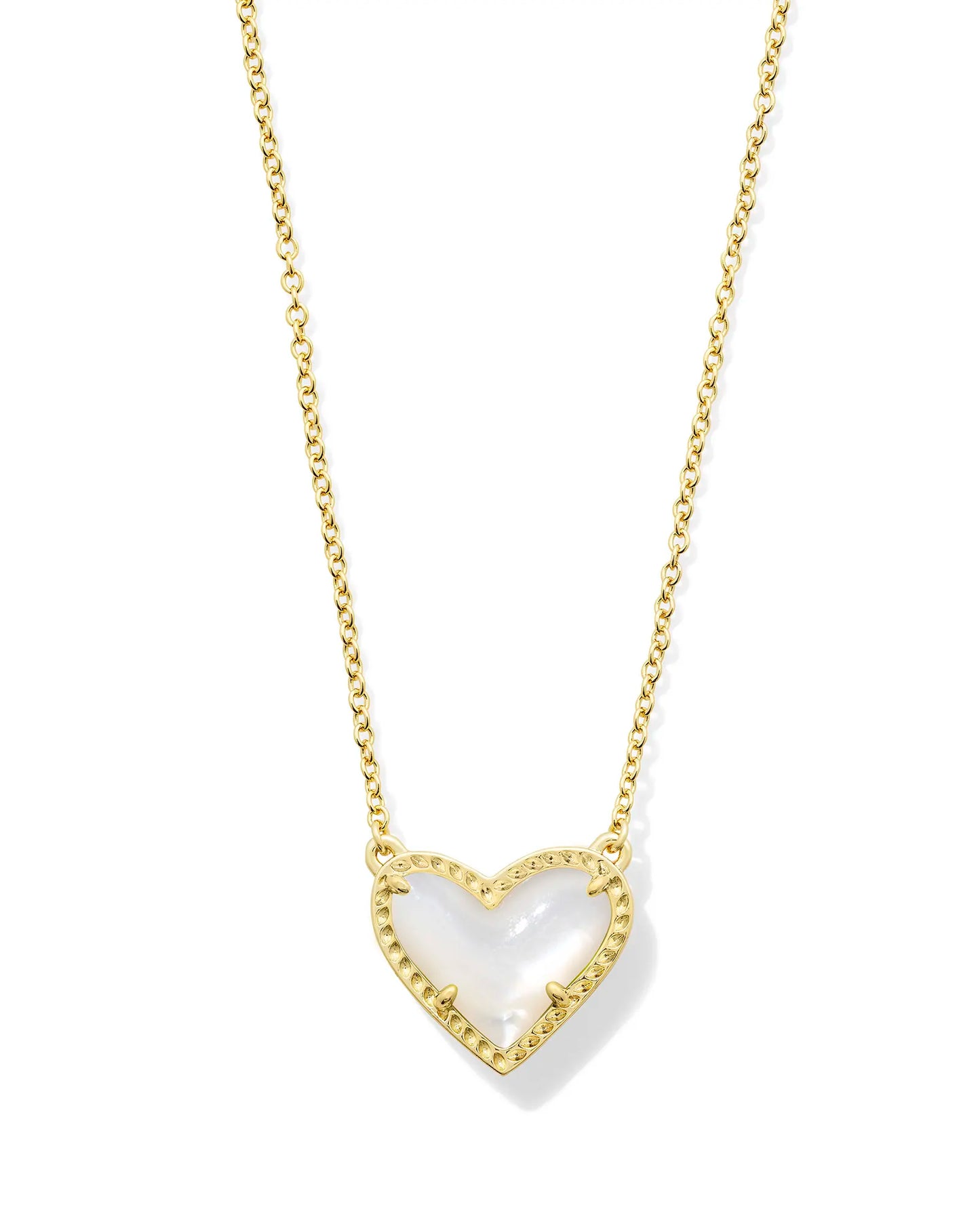 KENDRA SCOTT Collar corto con colgante de corazón Ari enmarcado 
