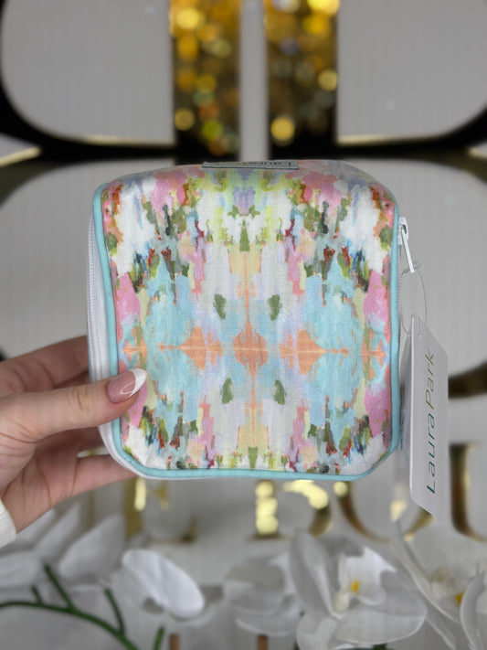 BOUTIQUE LAURA PARK BROOKS AVENUE JEWELRY CASE IN HAND