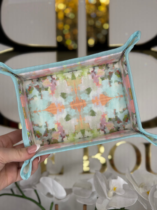 BOUTIQUE LAURA PARK BROOKS AVENUE SNAP TRAY IN HAND