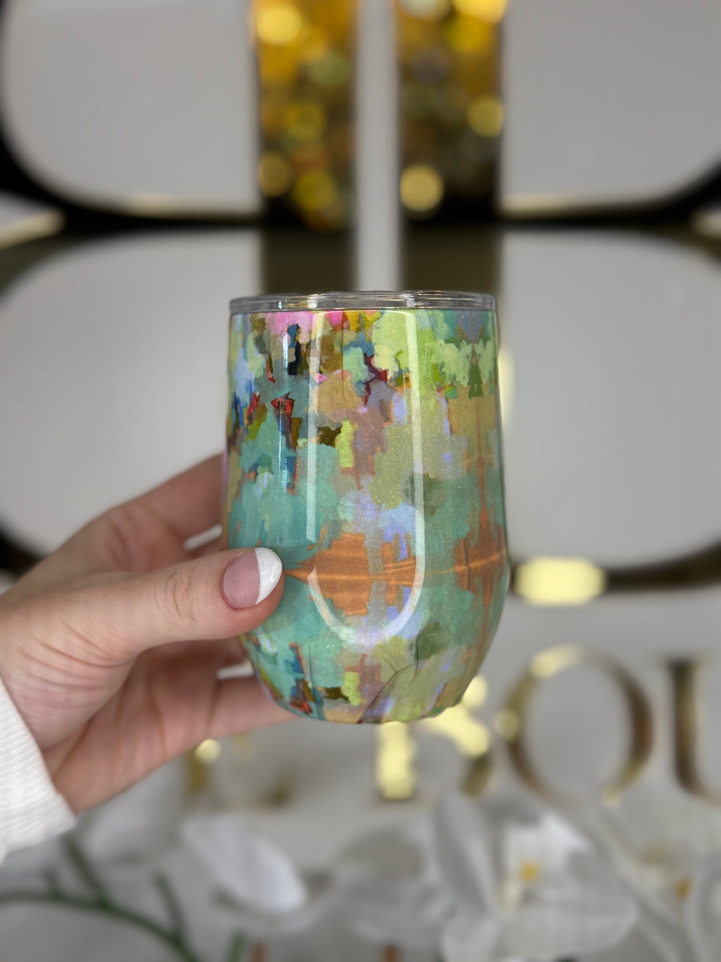 BOUTIQUE LAURA PARK BROOKS AVENUE WINE TUMBLER  IN HAND