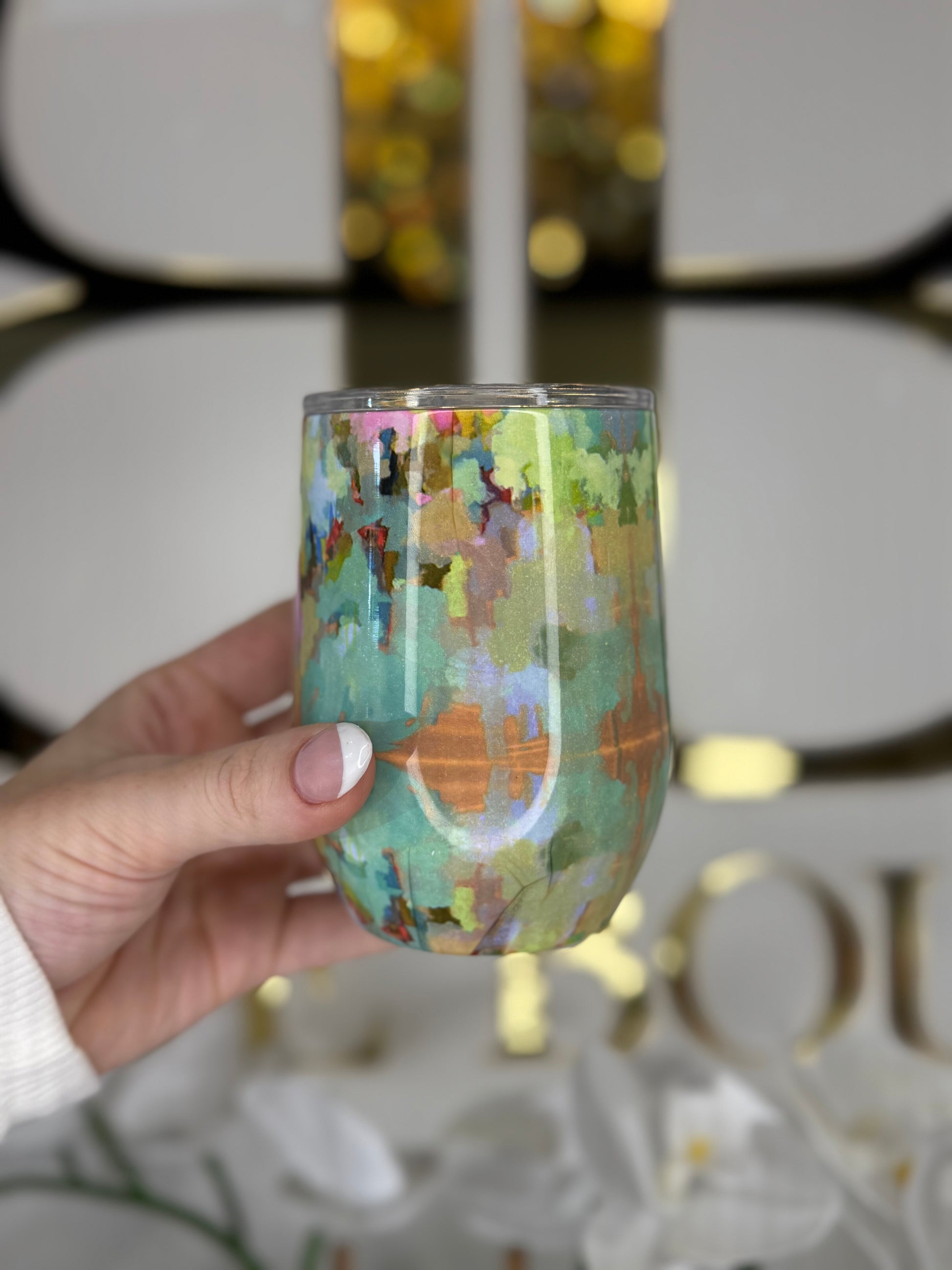 BOUTIQUE LAURA PARK BROOKS AVENUE WINE TUMBLER  IN HAND