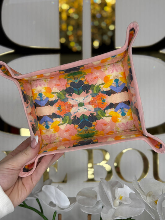 BOUTIQUE LAURA PARK COLOR ME HAPPY SNAP TRAY IN HAND
