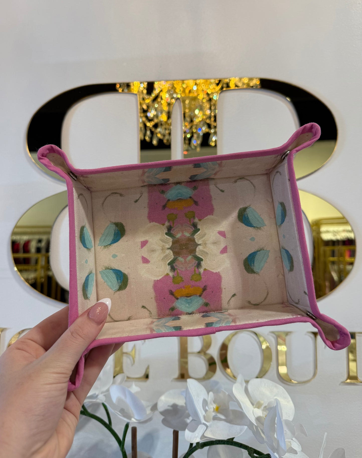 BOUTIQUE LAURA PARK MONET'S GARDEN SNAP TRAY IN HAND