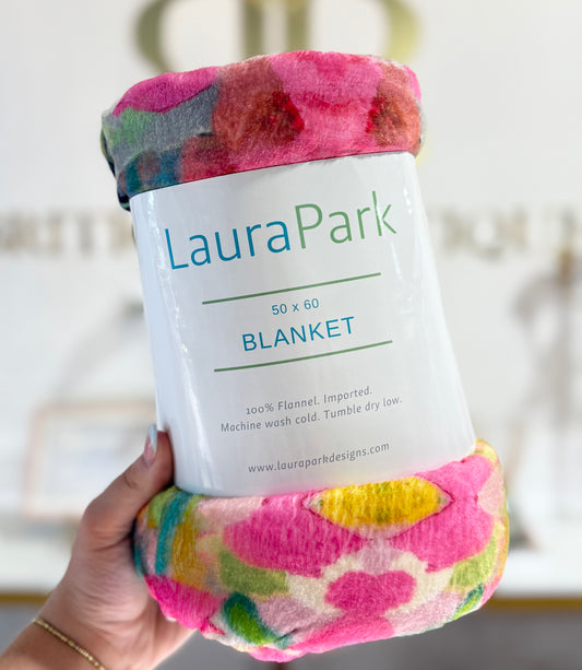 BOUTIQUE LAURA PARK PINK PARADISE FLEECE BLANKET IN HAND