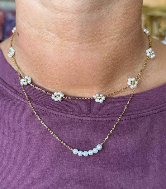 BOUTIQUE LINNY CO GOLD FLOWER PEARL GRACIE NECKLACE ON MODEL