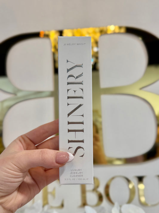 BOUTIQUE SHINERY JEWELRY WASH® IN HAND