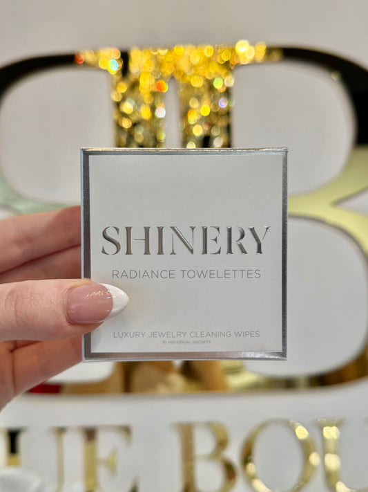 BOUTIQUE SHINERY RADIANCE TOWELETTES JEWELRY CLEANER WIPES IN HAND