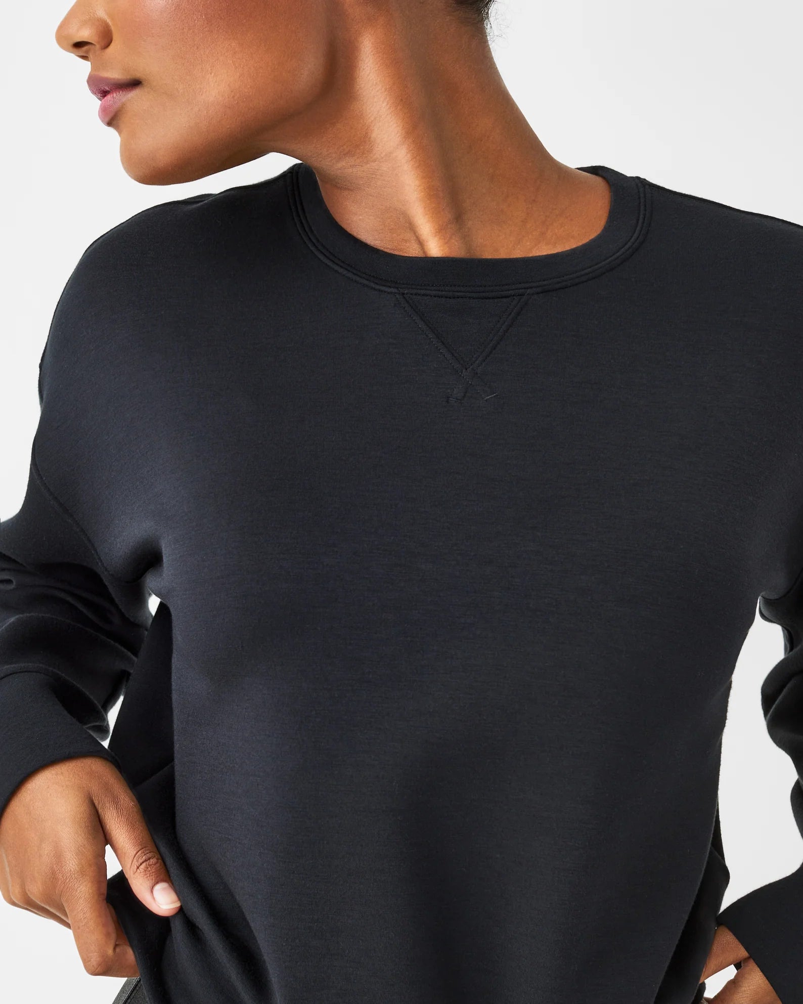 BOUTIQUE SPANX AIRESSENTIALS CREWNECK VERY BLACK FRONT 2