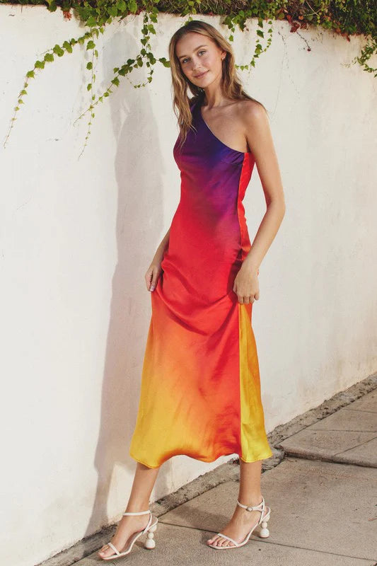 Vestido largo de un hombro al atardecer
