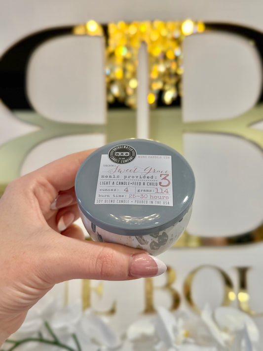 BOUTIQUE SWEET GRACE CANDLE 033 IN HAND