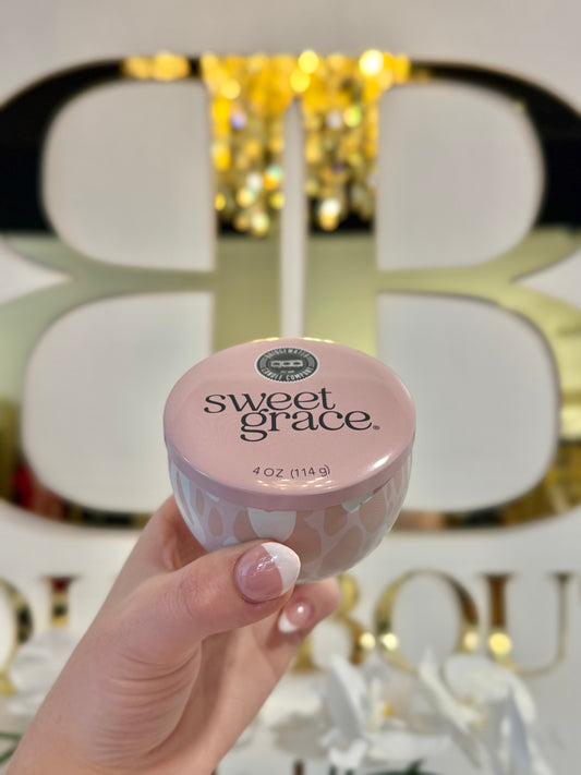 BOUTIQUE SWEET GRACE CANDLE 059 IN HAND